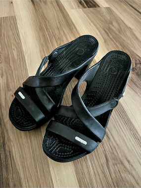 Women’s Crocs Cyprus Iv Black Size 5 High Heel Strappy Platform Sandal